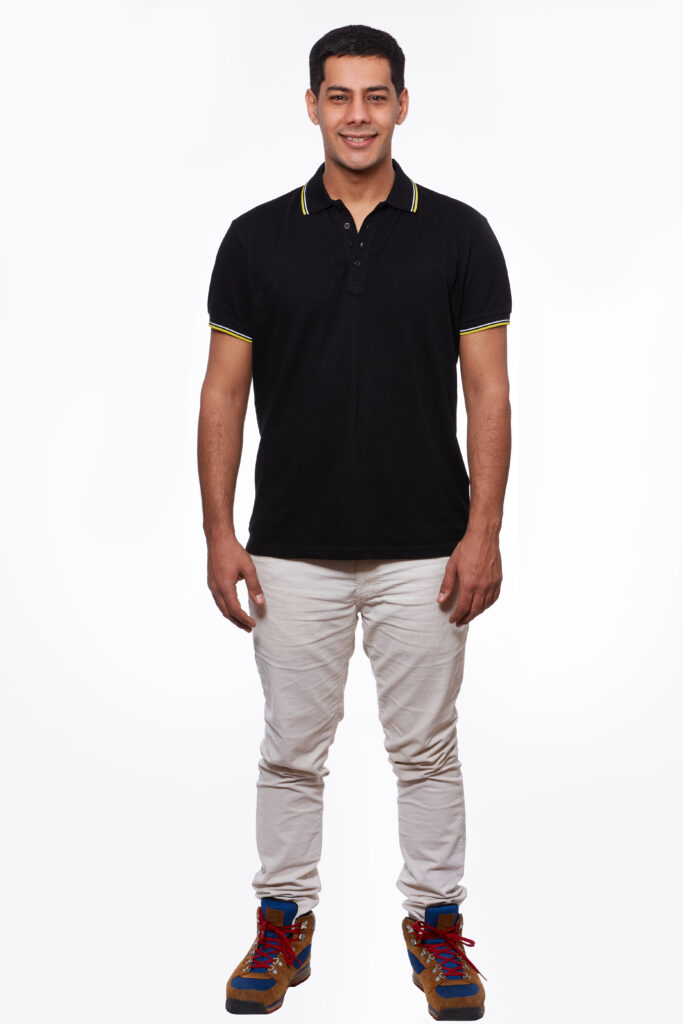 Profesjonalne zdjęcie cabin crew – Salim Ben Chariak, pełna sylwetka casual (full posture), fotografia nieedytowana; zdjęcie wykonane przez fotografa Krzysztofa Zaleskiego