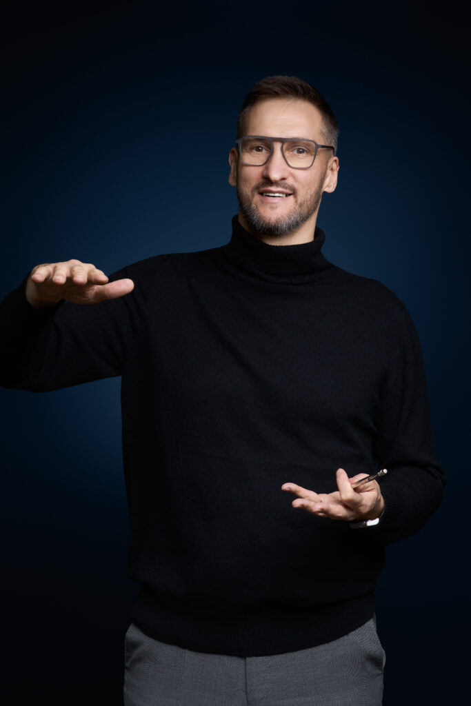 Portret biznesowy Andrzeja Klodasa, CFO CareBrain, wykonany przez fotografa biznesowego Krzysztofa Zaleskiego